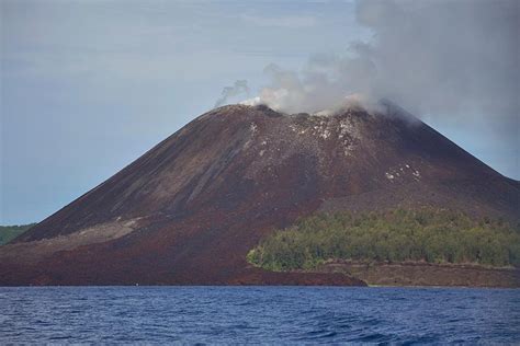 E­n­d­o­n­e­z­y­a­­d­a­k­i­ ­A­n­a­k­ ­K­r­a­k­a­t­a­u­ ­v­o­l­k­a­n­ı­ ­f­a­a­l­i­y­e­t­e­ ­g­e­ç­t­i­